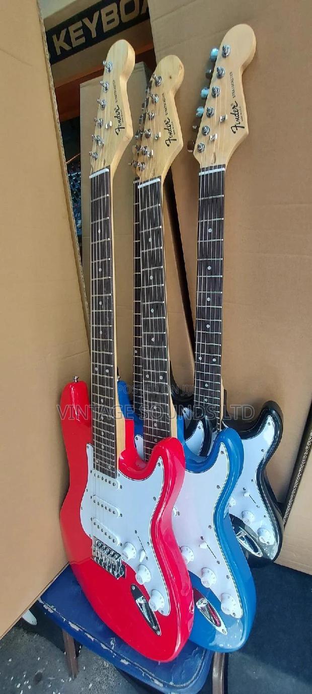 Fender Solo and Rythm Electric Guitar - thumbnail 3