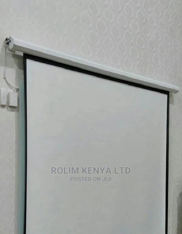 Manual Pull Down Projection Screen - main view