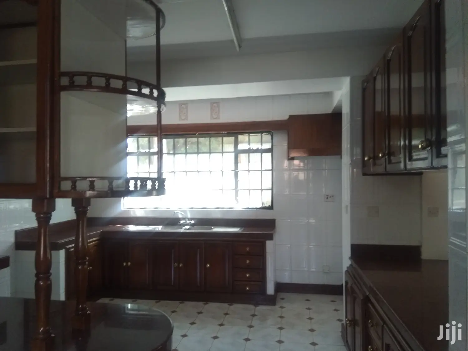 6bedroomed Mansion, 2bedrom Guest Dsq TO LET