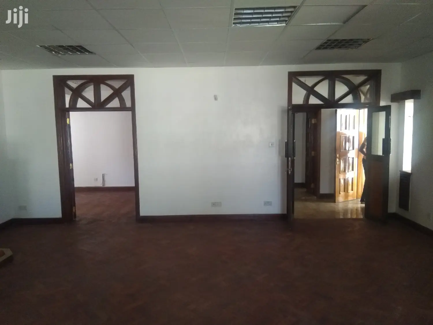 6bedroomed Mansion, 2bedrom Guest Dsq TO LET