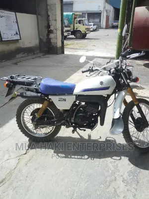 Suzuki Bike 2016 White
