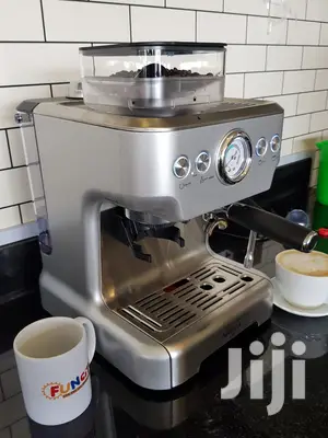 New Espresso Coffee Maker Machine With Inbuilt Coffe Grinder