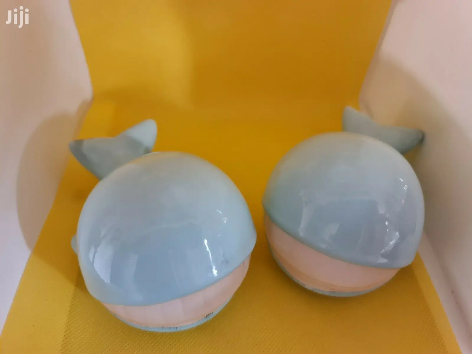 Uk-Ceramic Whales Bathroom Ornaments
