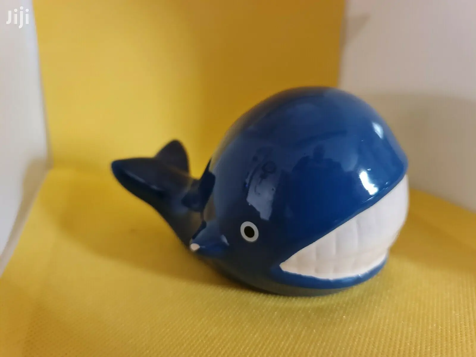 Uk-Ceramic Whales Bathroom Ornaments