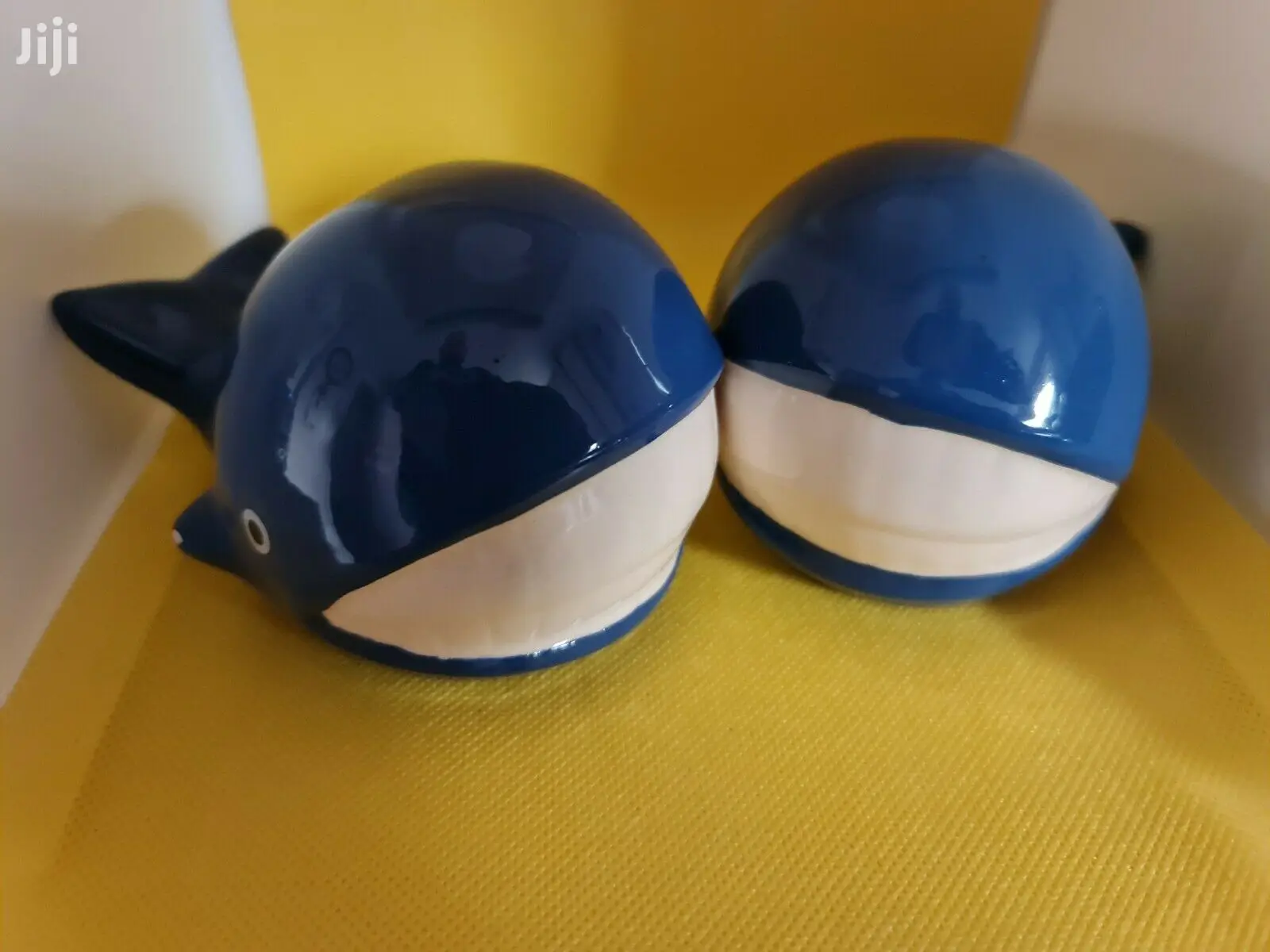 Uk-Ceramic Whales Bathroom Ornaments