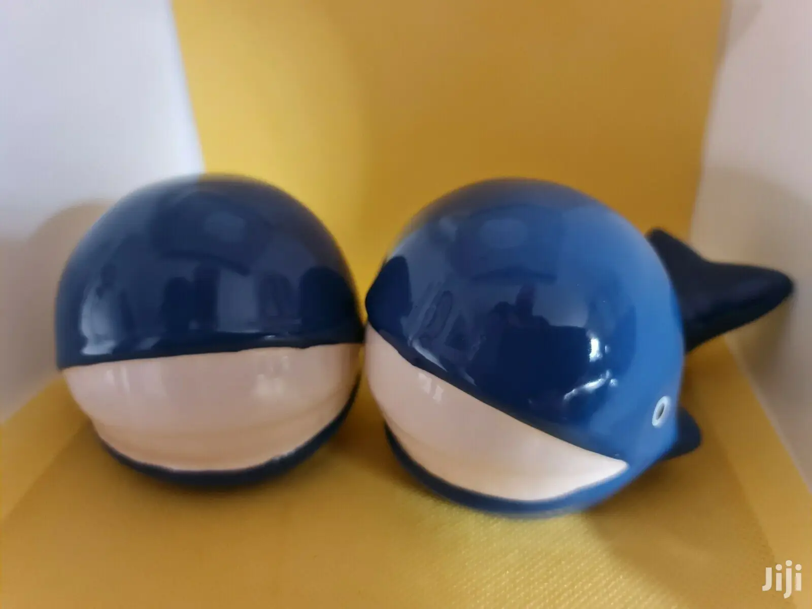 Uk-Ceramic Whales Bathroom Ornaments