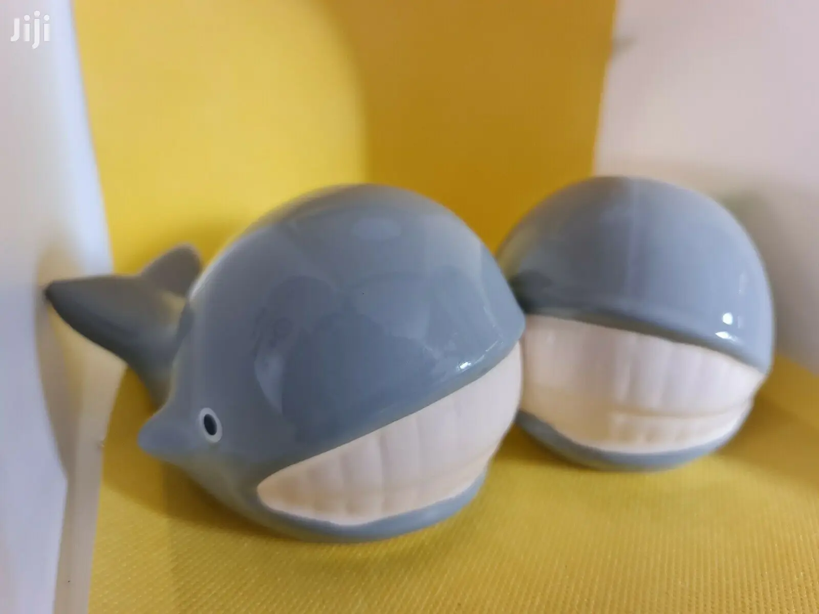 Uk-Ceramic Whales Bathroom Ornaments