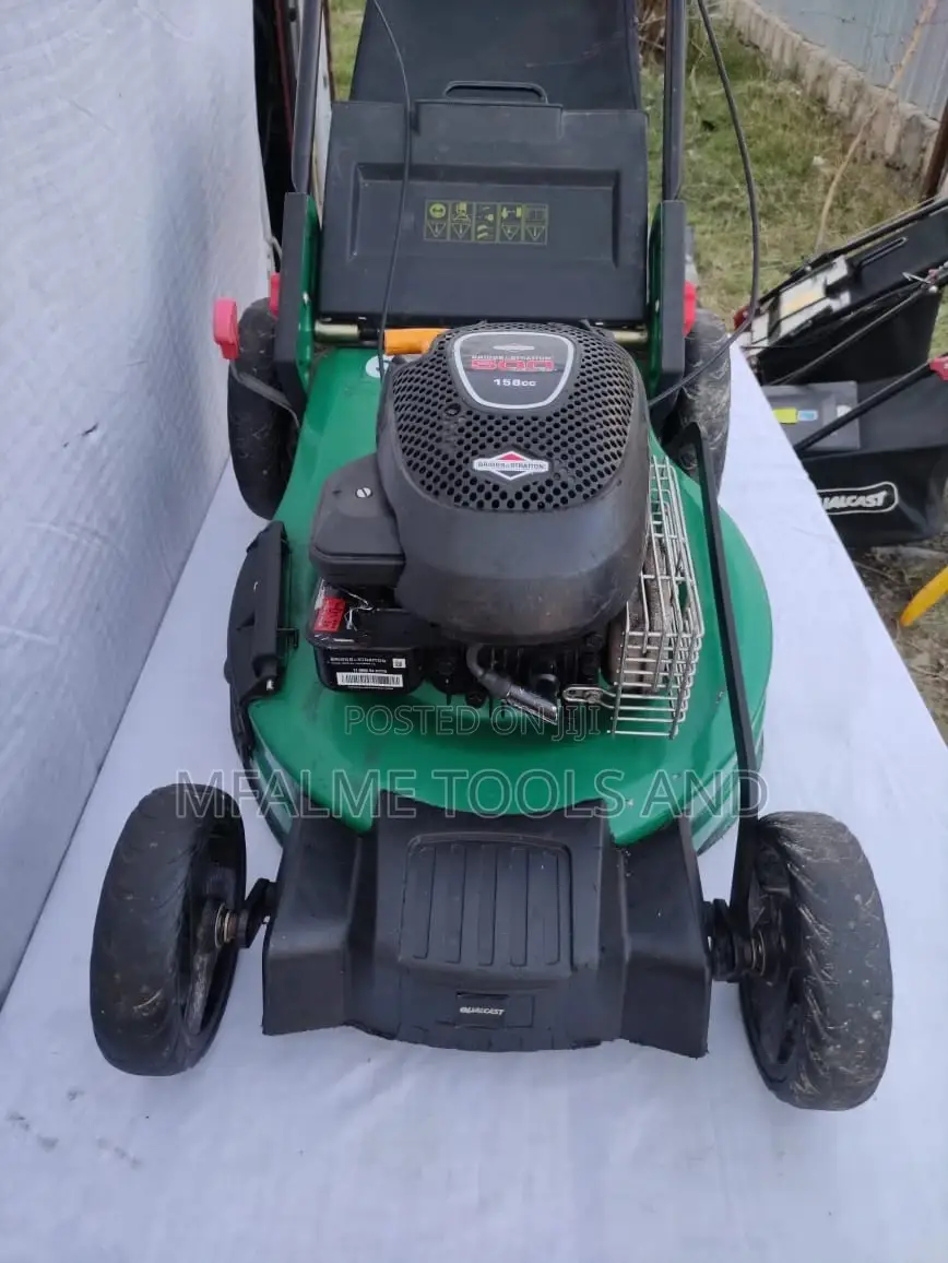 Lawn Mower - Brigg Stratton Petrol 160cc Large - Ex-Uk