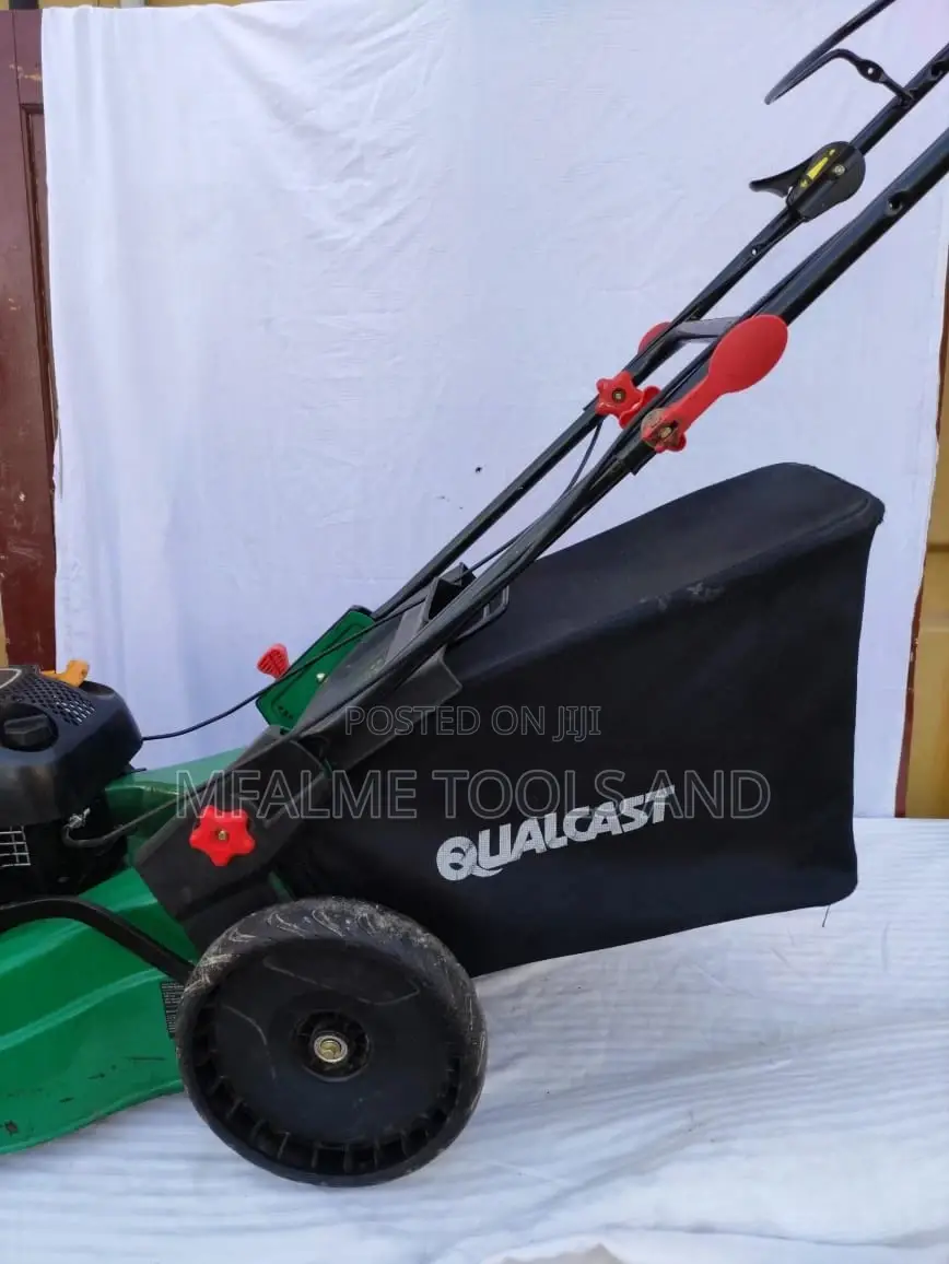 Lawn Mower - Brigg Stratton Petrol 160cc Large - Ex-Uk