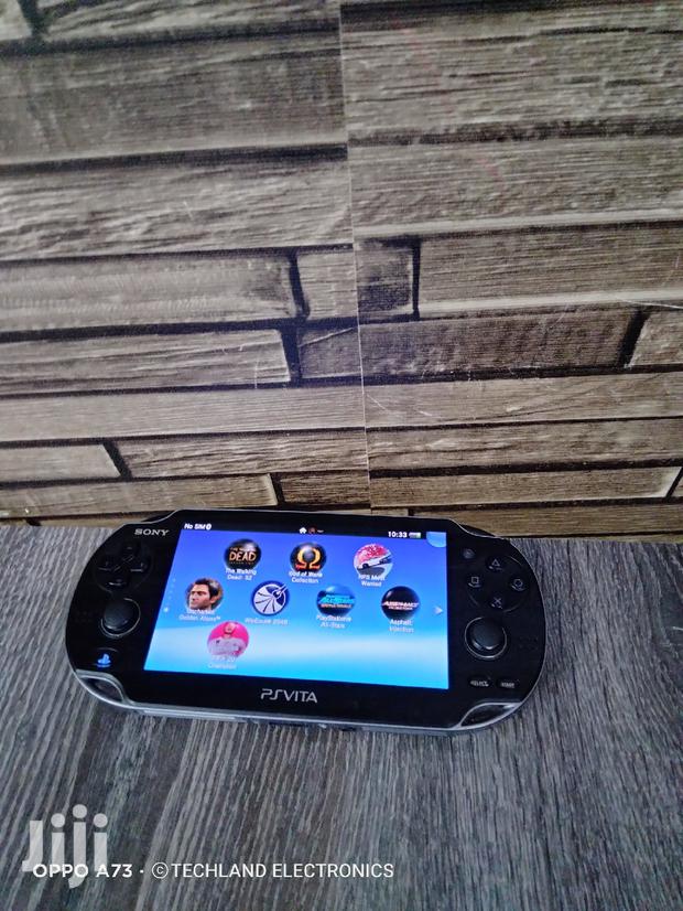 Ps Vita With 10 Games - thumbnail 3
