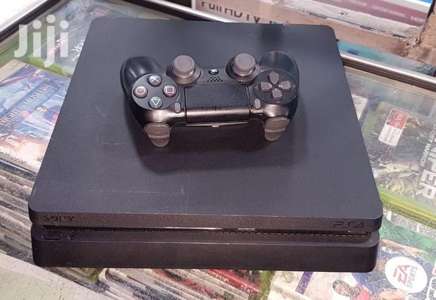 Ps4 Slim With One Console - main view