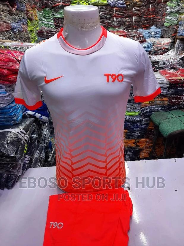 Latest Football Kits - thumbnail 3