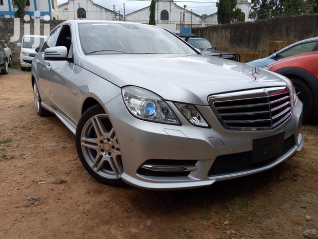 Mercedes-Benz E250 2012 Silver - thumbnail 2