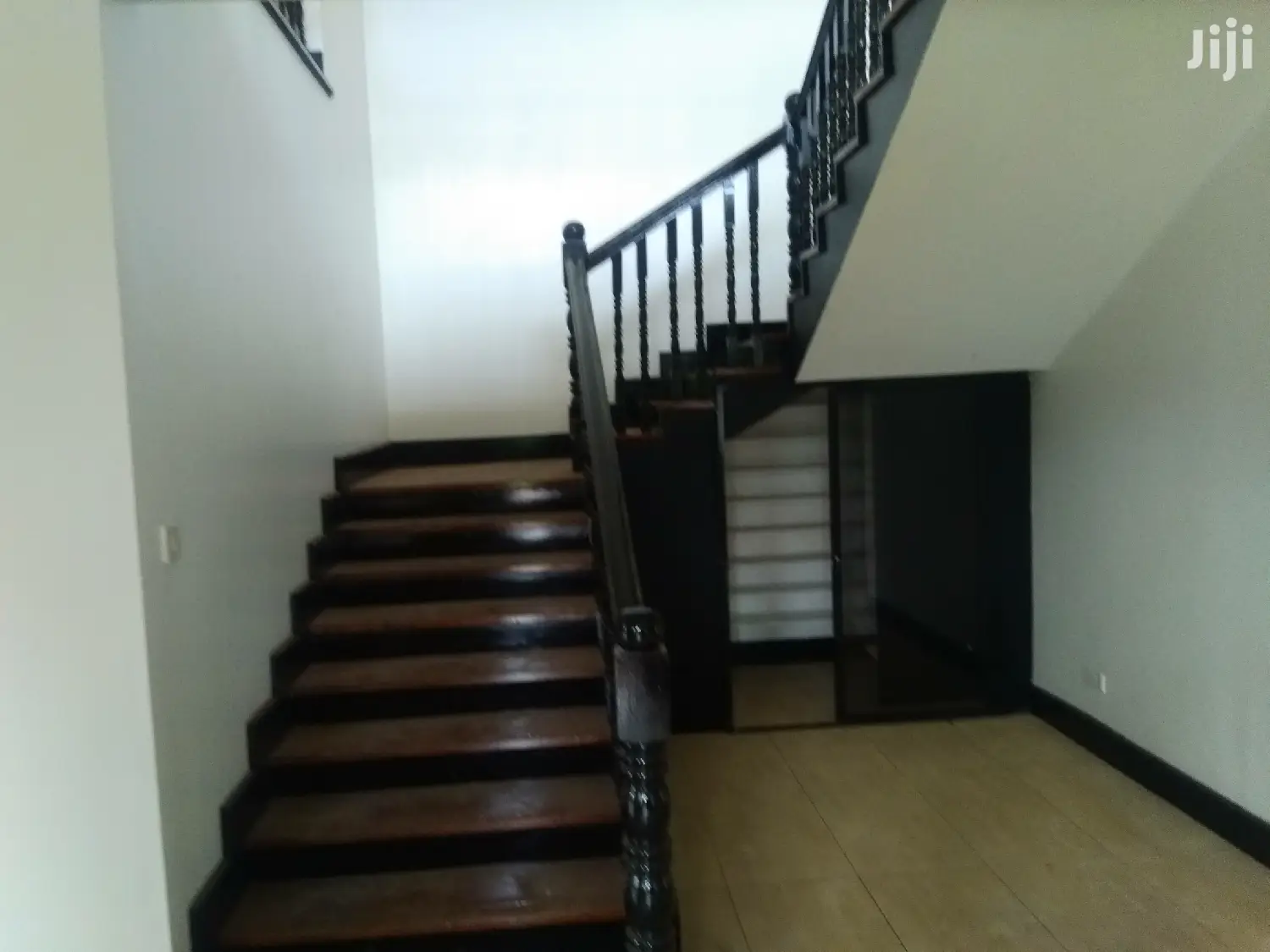 4bedroomed Maisonette, Dsq to Let