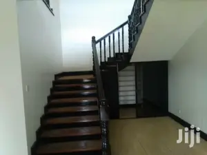 4bedroomed Maisonette, Dsq to Let