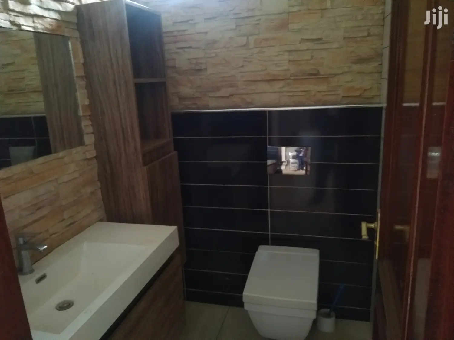 4bedroomed Maisonette, Dsq to Let