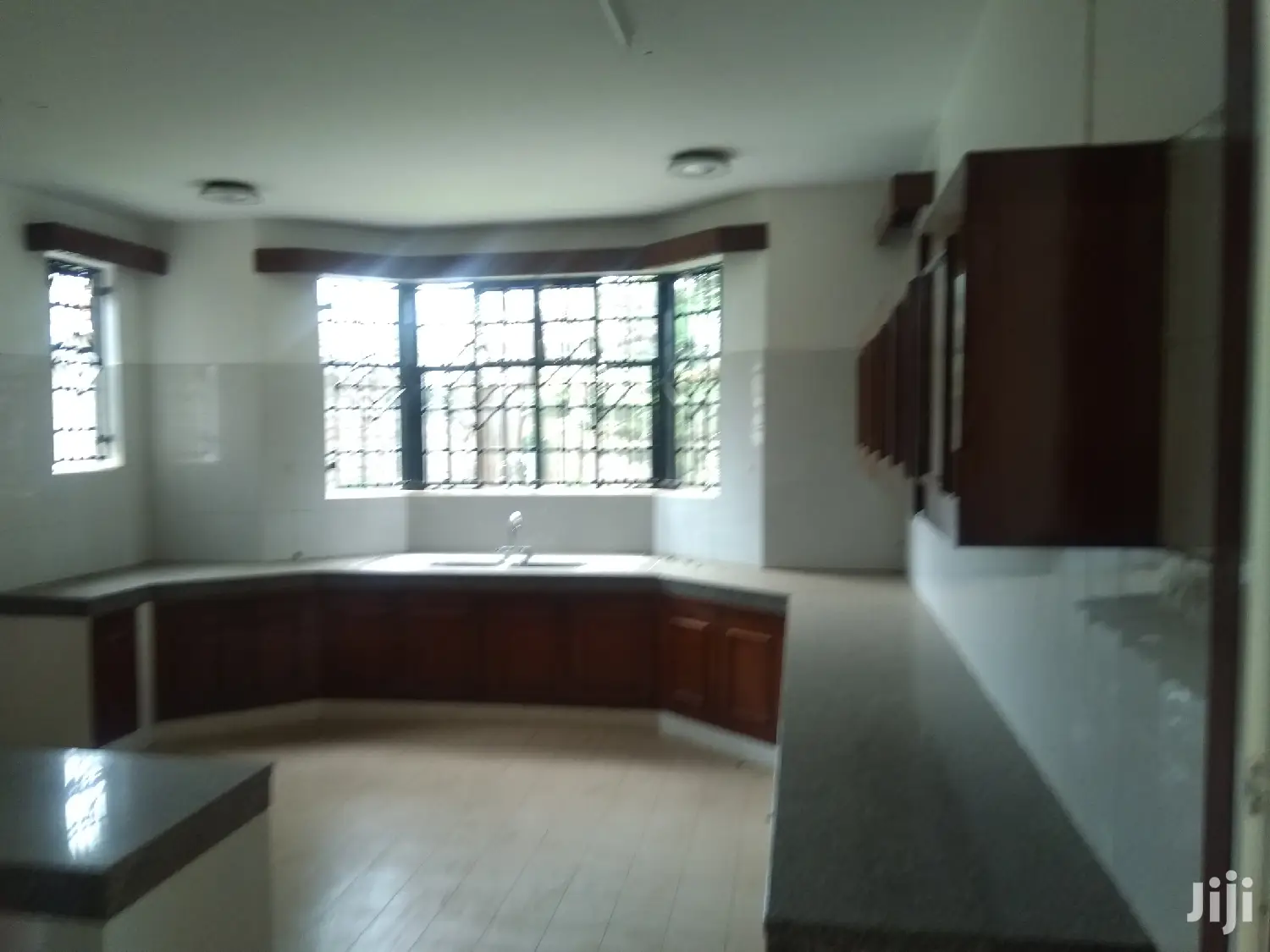 4bedroomed Maisonette, Dsq to Let