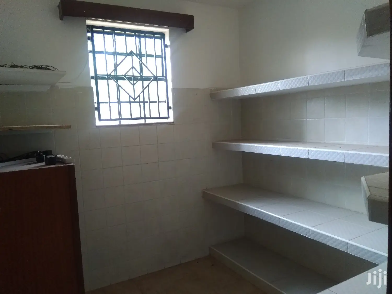 4bedroomed Maisonette, Dsq to Let