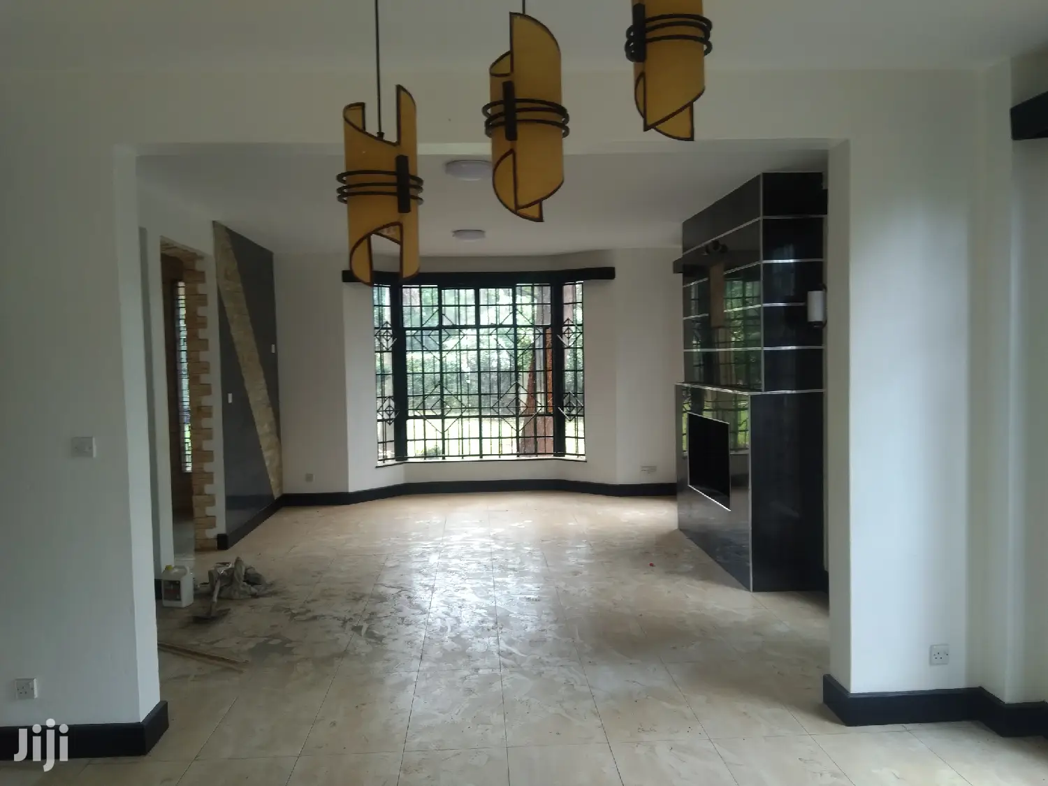 4bedroomed Maisonette, Dsq to Let