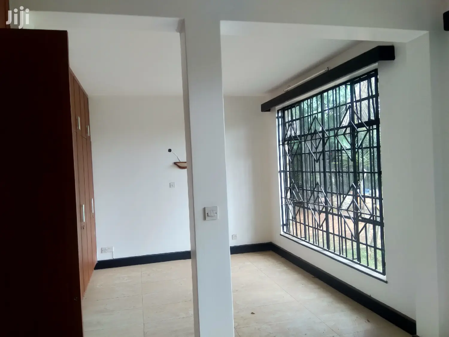 4bedroomed Maisonette, Dsq to Let