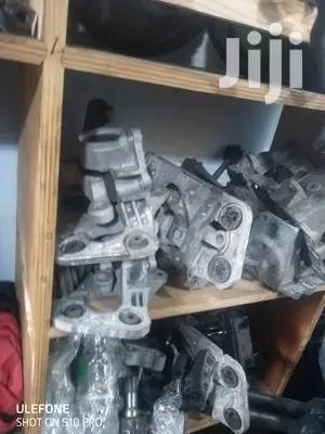 Engineand Gear Box Mountain
