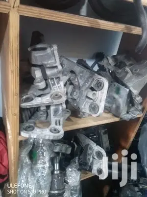 Engineand Gear Box Mountain