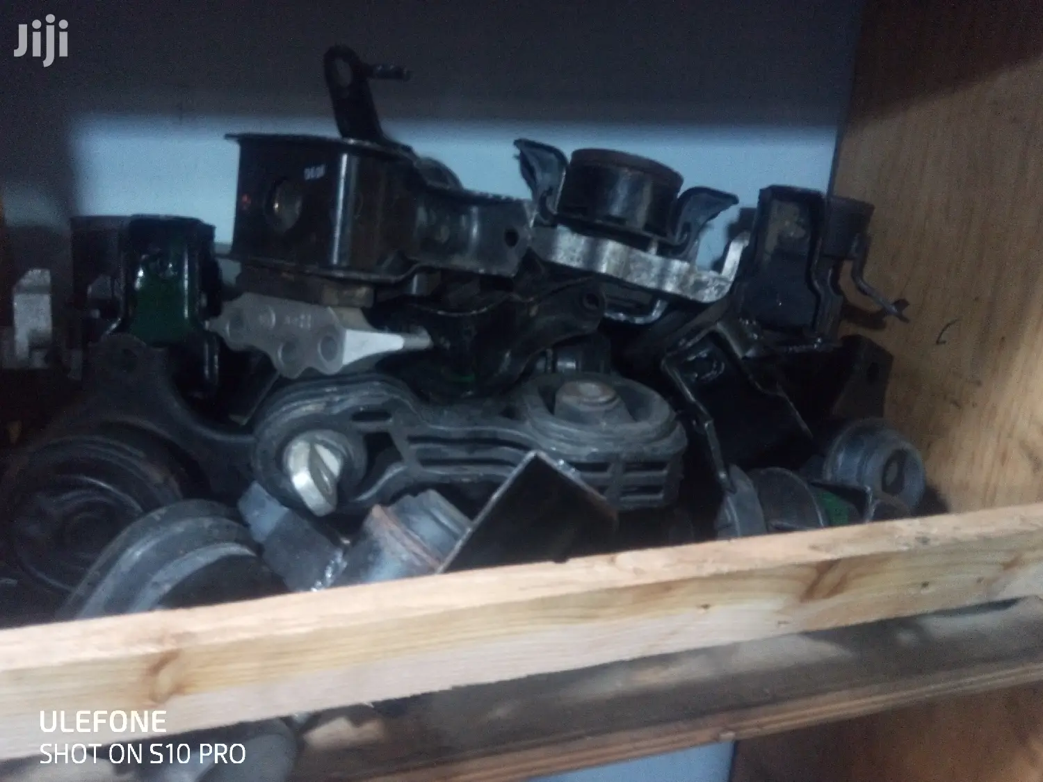 Engineand Gear Box Mountain