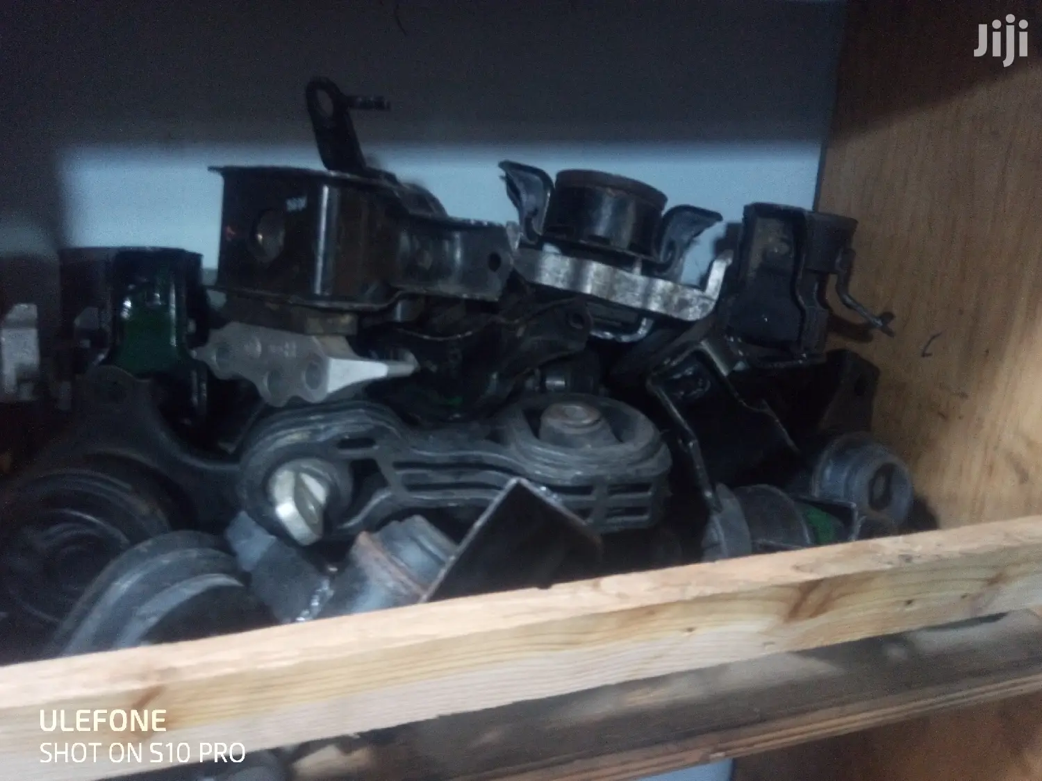 Engineand Gear Box Mountain