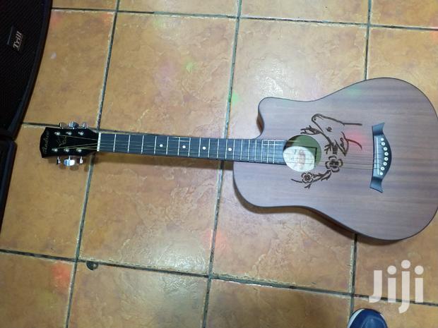 Acoustic Guitar With Engravement - thumbnail 3