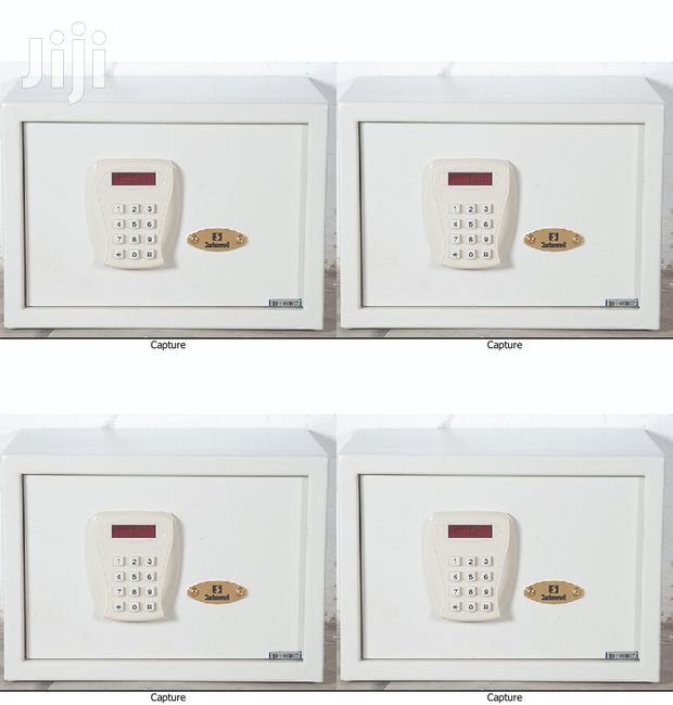 Digital Safe With Emergency Key Lock