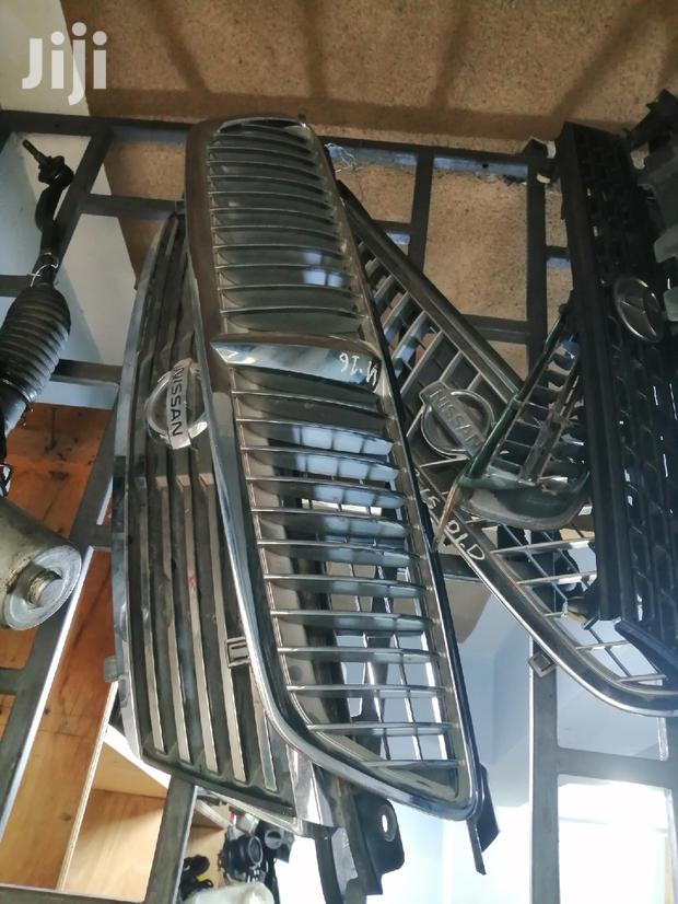 Nissan Bluebird Grill. - thumbnail 2