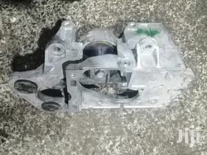 Nissan Serena Gearbox Mount.