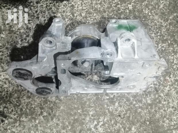 Nissan Serena Gearbox Mount. - thumbnail 2