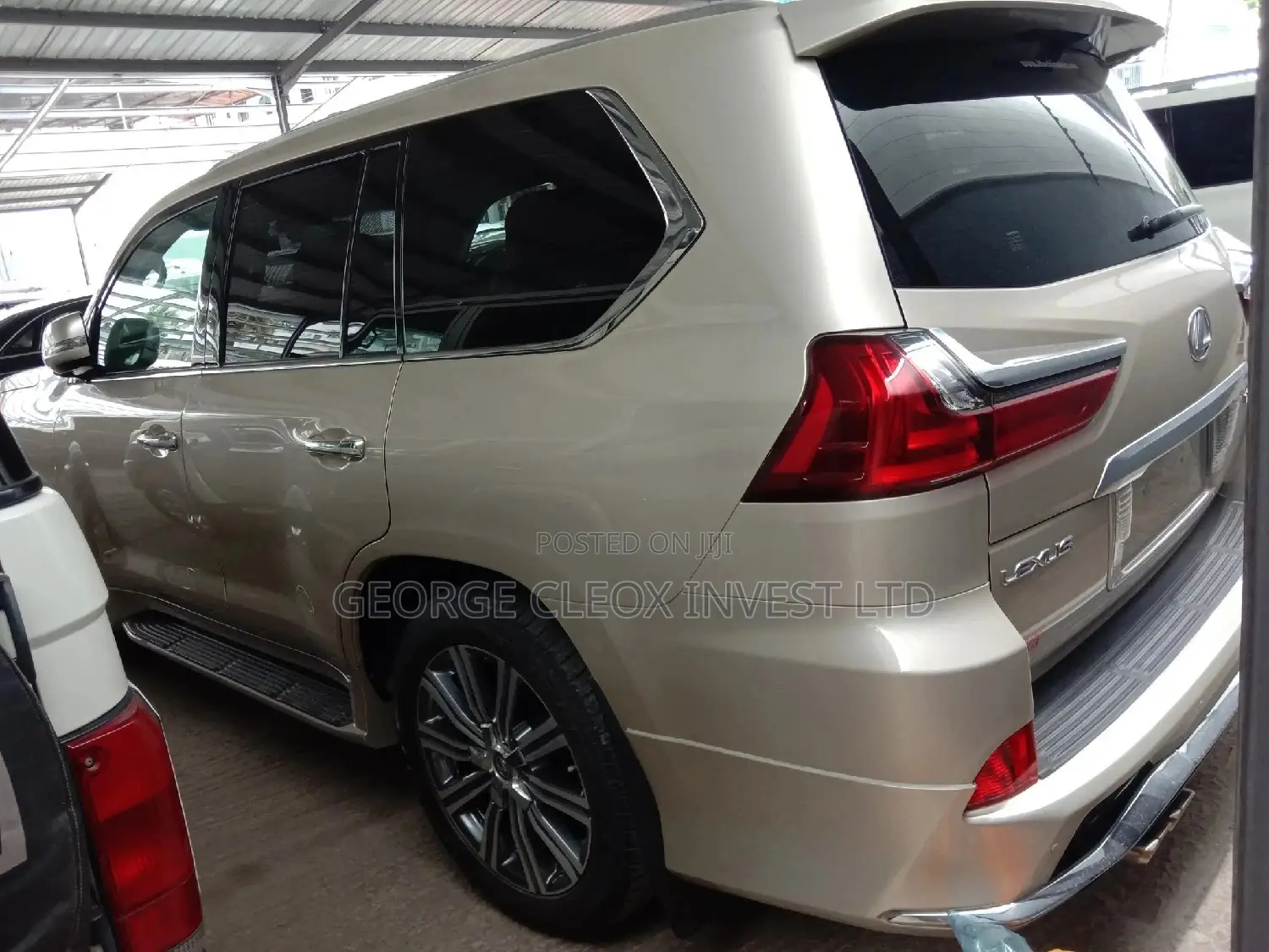Lexus LX 2014 570 Base Gold