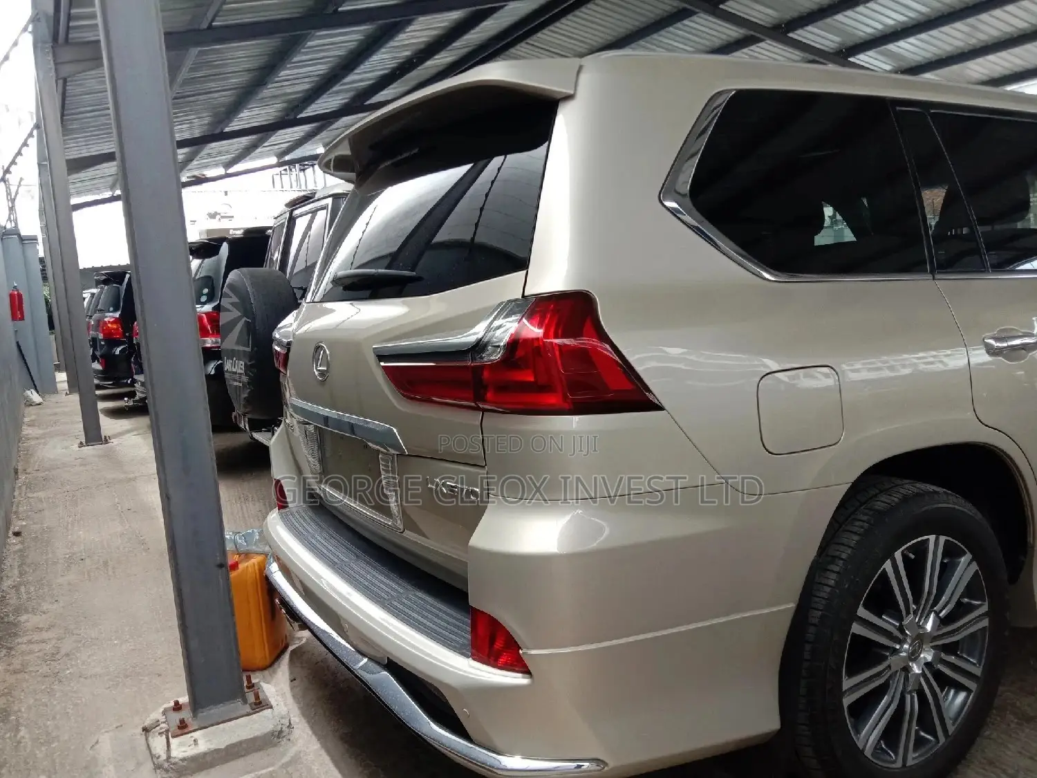 Lexus LX 2014 570 Base Gold