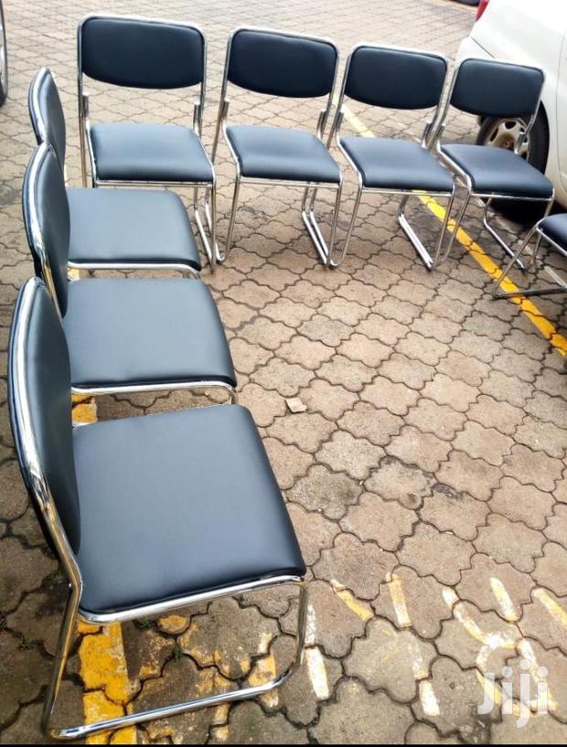 Visitors Chairs. - main view