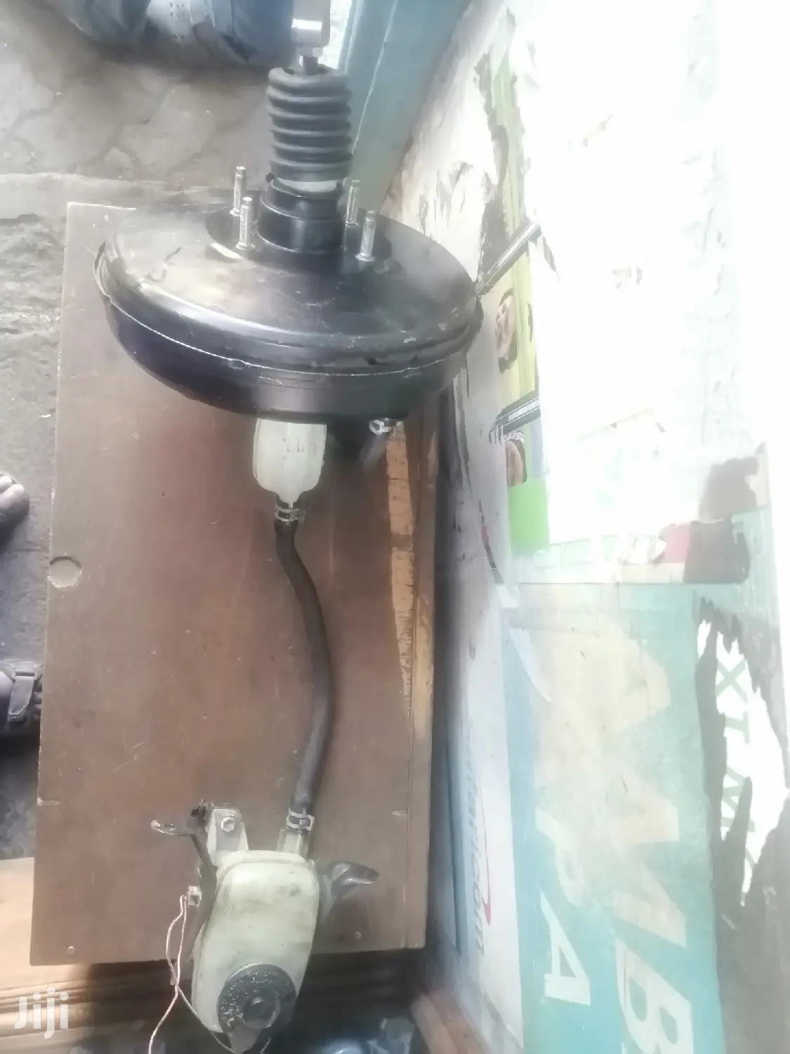 Toyota Noah Booster/Master Cylinder.