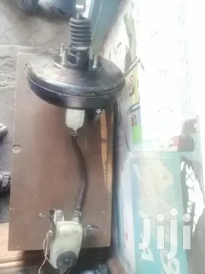 Toyota Noah Booster/Master Cylinder.