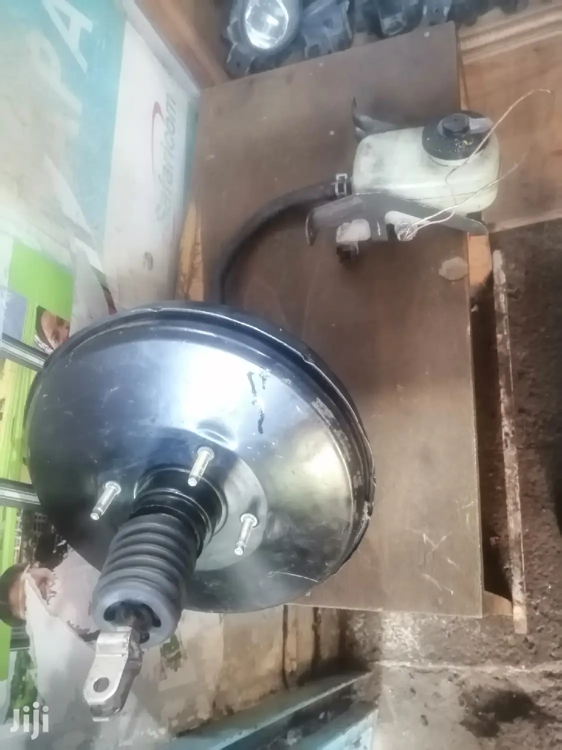 Toyota Noah Booster/Master Cylinder.