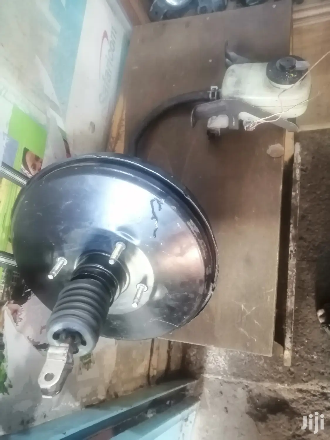 Toyota Noah Booster/Master Cylinder.