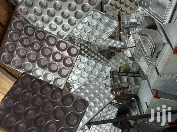 Queen Cake Tins - thumbnail 2