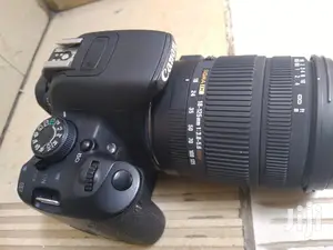 DSLR Canon 700D