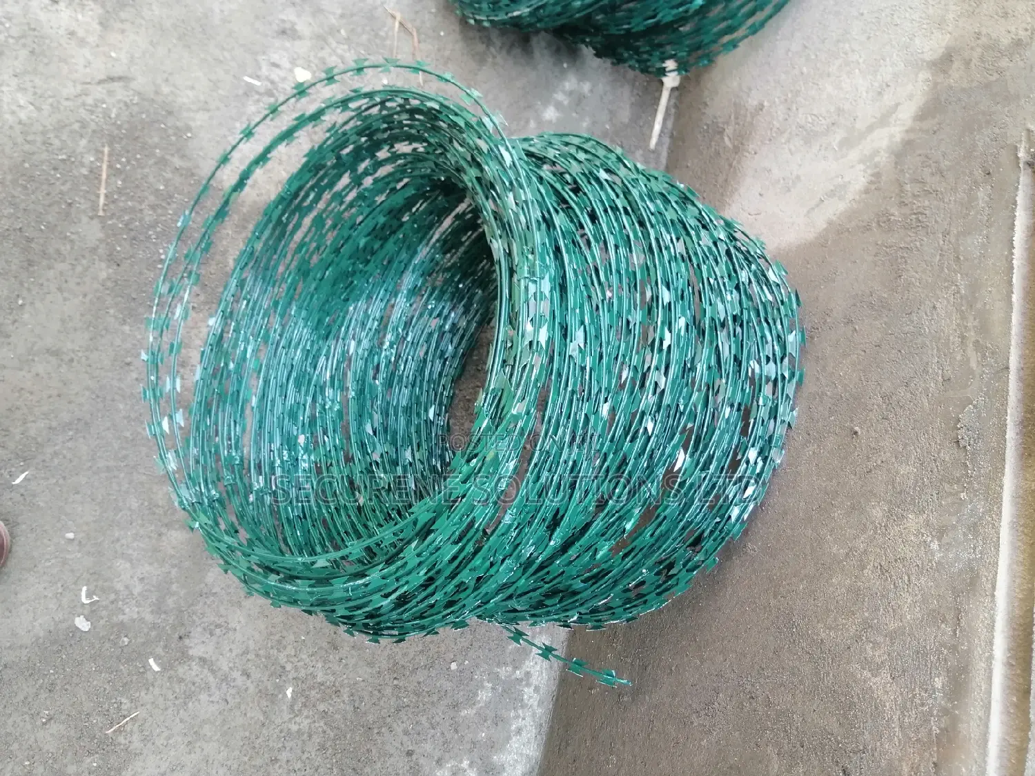 450 Mm Doulble Galvanised Green Razor Wire