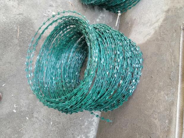 450 Mm Doulble Galvanised Green Razor Wire