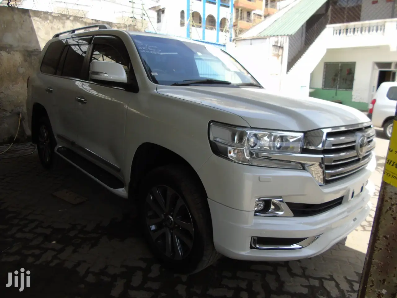 Toyota Land Cruiser 2016 White