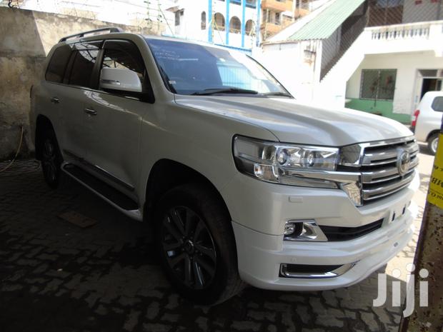 Toyota Land Cruiser 2016 White