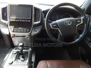 Toyota Land Cruiser 2016 White