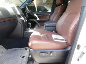Toyota Land Cruiser 2016 White
