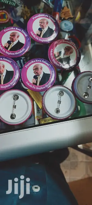 Button Badges With Pin