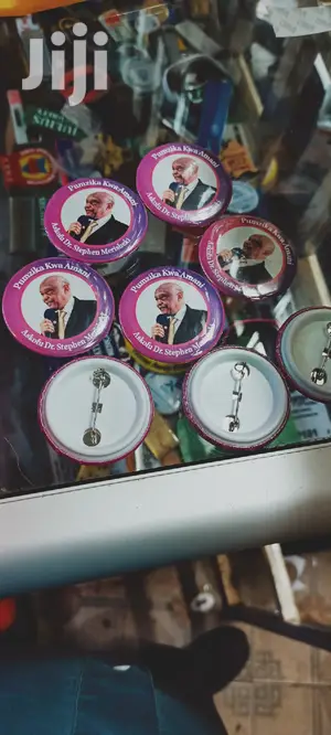 Button Badges With Pin